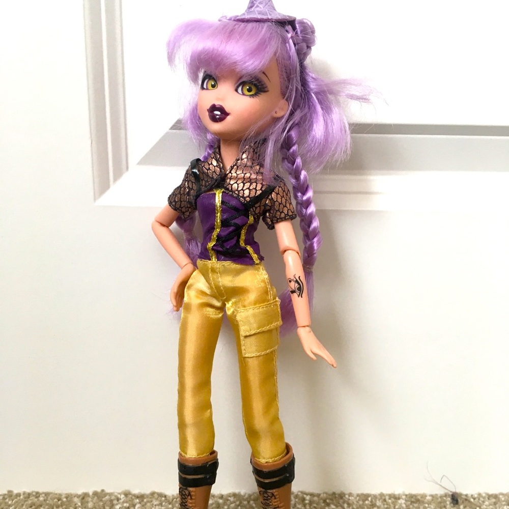 Bratzillaz House of Witches Yasmina Clairvoya doll